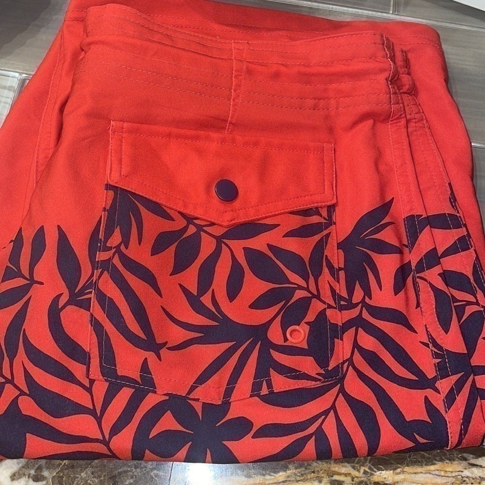 BOGO 🌸🌼 OLD Navy California Men's size 32 Board Shorts 21” red navy